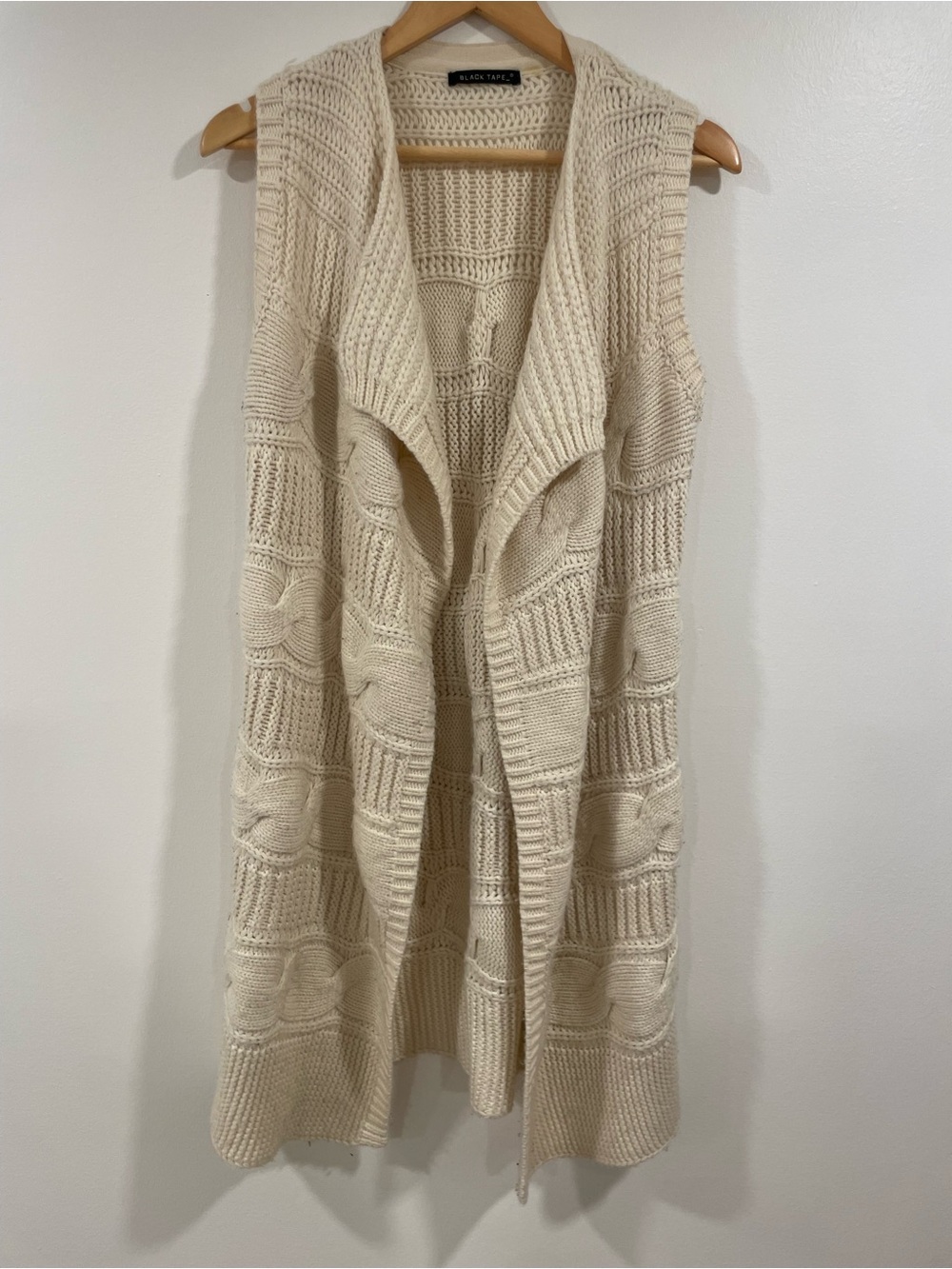 Black Tape_ Cream Cable Knit Sleeveless Long Vest